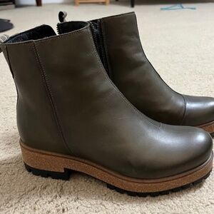Taos Downtown Bootie in Olive Size 39 -  US 8-8.5